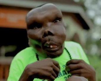 恐丑的娱乐吃瓜人照片